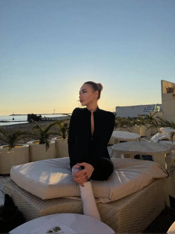 ee9ee56b-f2ae-4f38-b49a-8c63b5b20a8a.jpg